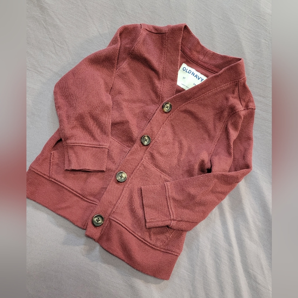✨️3/$25✨️ 2T Old Navy Burgundy Cardigan with Button Closure